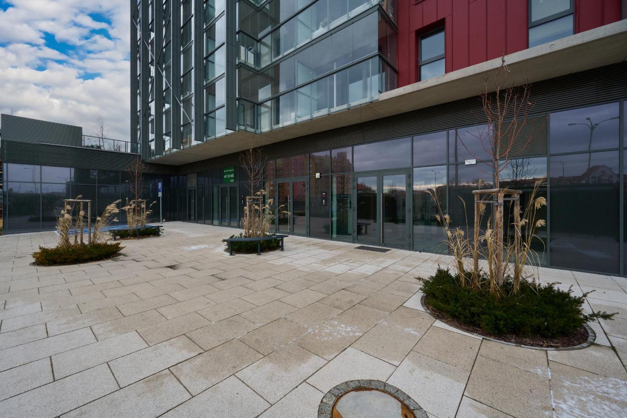 Luxurious 13th Floor Beige In With Furnished Balcony By Renters Prestige Apartmán *