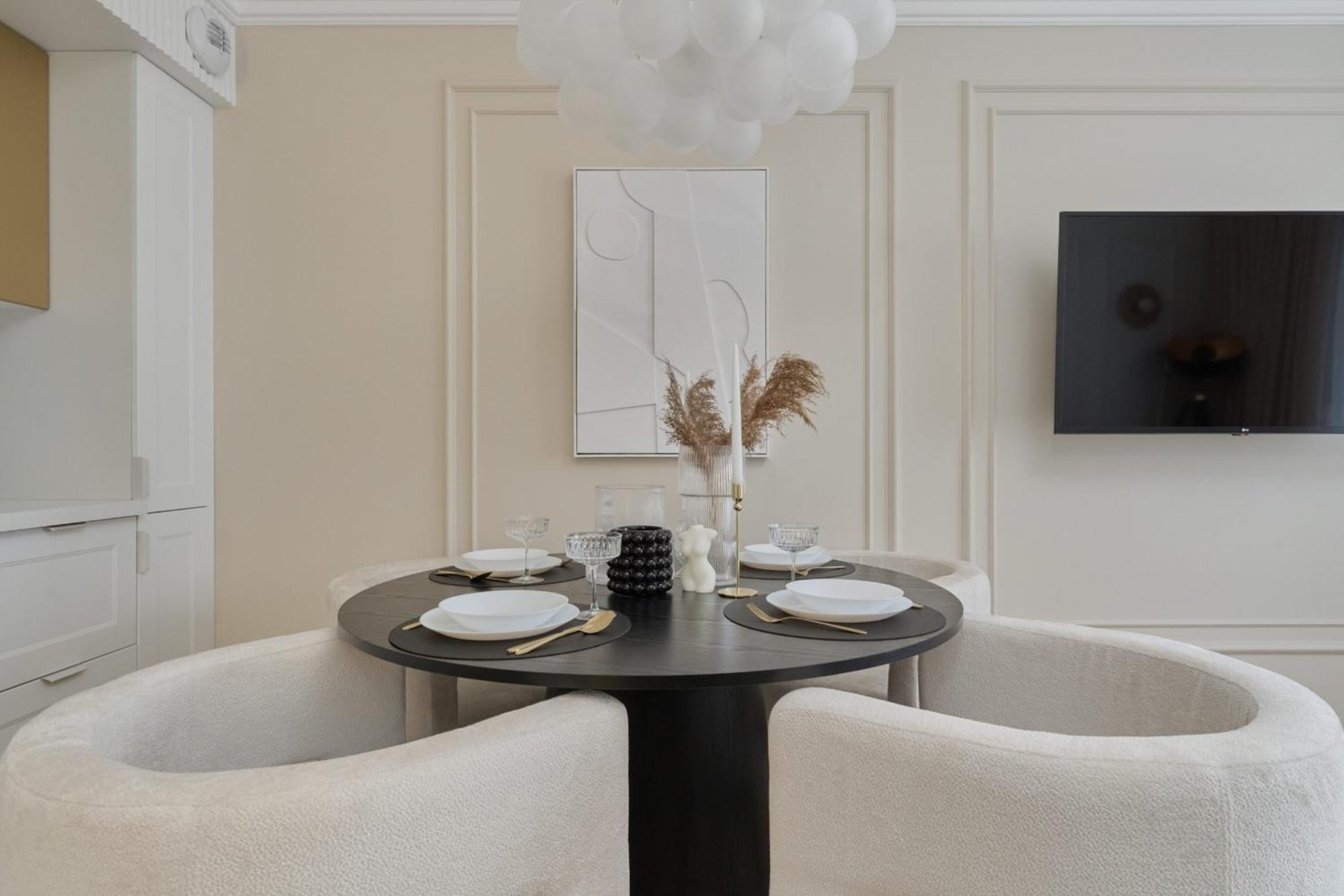 Apartmán Luxurious 13th Floor Beige In With Furnished Balcony By Renters Prestige Vratislav